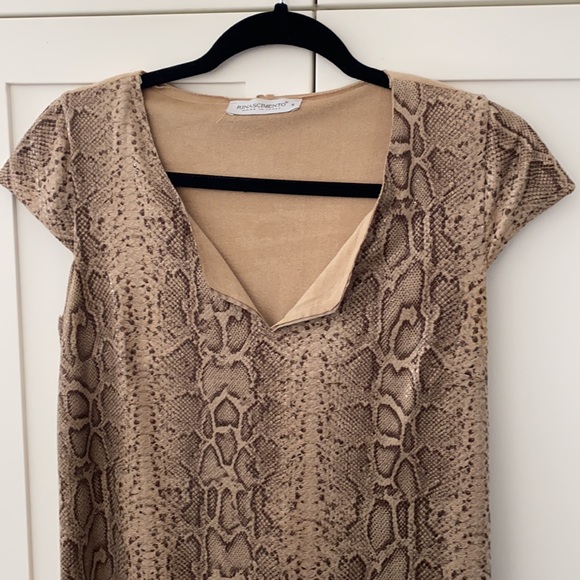 Cute, fun shift dress. Snakeskin pattern in neutral beige and browns. Size Small - Picture 5 of 13